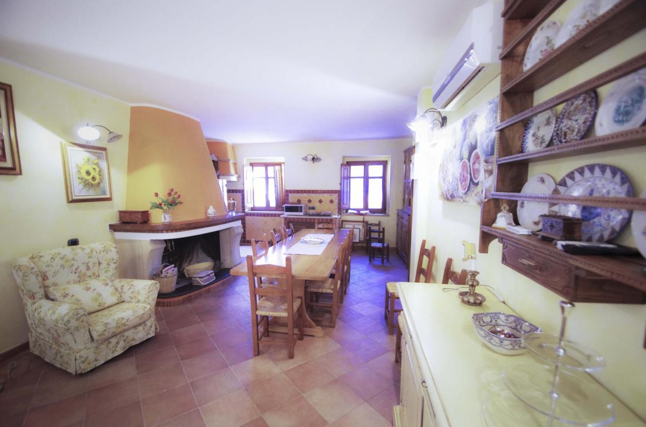 Casa De Ajala - B&B De Charme In Antica Dimora Totalmente Ristrutturata E Dotata Di Tutti I Confort Bagni Privati Spazio Living Patio Esterno Ambienti Climatizzati Degustazioni Prodotti Locali Làconi Exterior photo