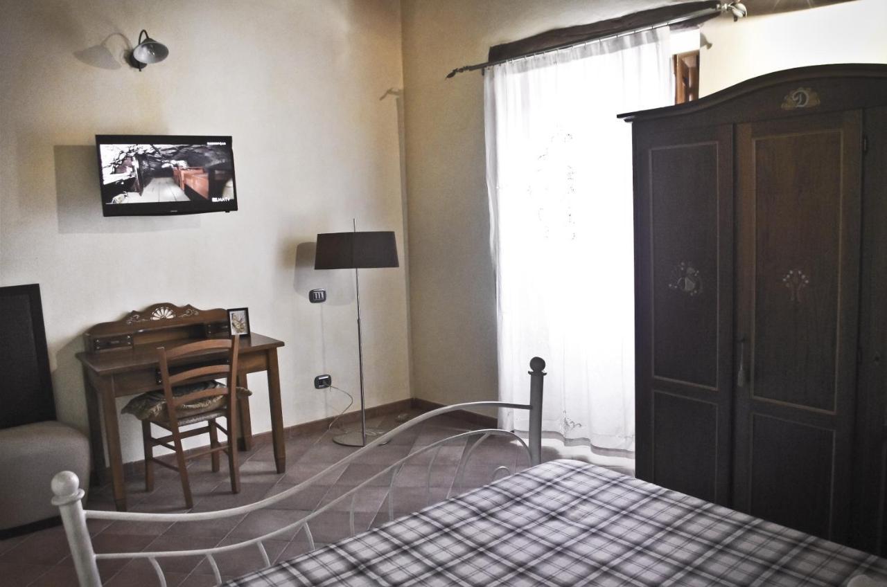 Casa De Ajala - B&B De Charme In Antica Dimora Totalmente Ristrutturata E Dotata Di Tutti I Confort Bagni Privati Spazio Living Patio Esterno Ambienti Climatizzati Degustazioni Prodotti Locali Làconi Exterior photo