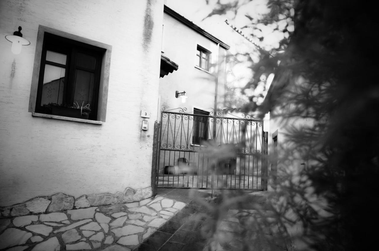 Casa De Ajala - B&B De Charme In Antica Dimora Totalmente Ristrutturata E Dotata Di Tutti I Confort Bagni Privati Spazio Living Patio Esterno Ambienti Climatizzati Degustazioni Prodotti Locali Làconi Exterior photo