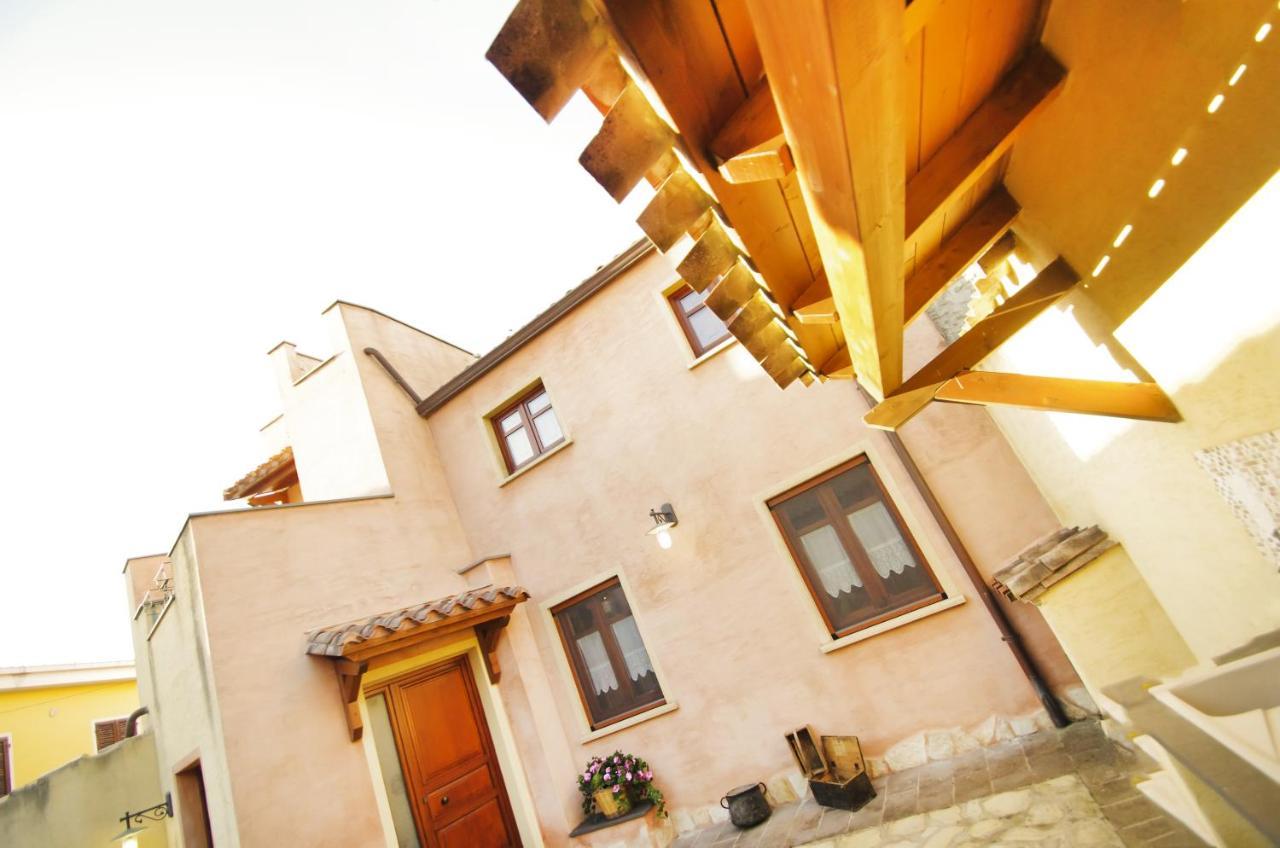 Casa De Ajala - B&B De Charme In Antica Dimora Totalmente Ristrutturata E Dotata Di Tutti I Confort Bagni Privati Spazio Living Patio Esterno Ambienti Climatizzati Degustazioni Prodotti Locali Làconi Exterior photo