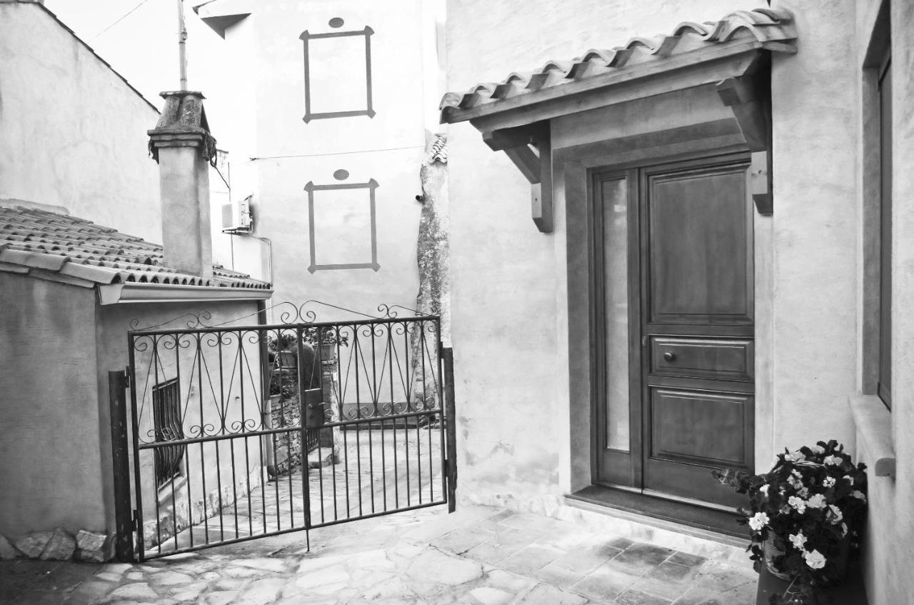 Casa De Ajala - B&B De Charme In Antica Dimora Totalmente Ristrutturata E Dotata Di Tutti I Confort Bagni Privati Spazio Living Patio Esterno Ambienti Climatizzati Degustazioni Prodotti Locali Làconi Exterior photo