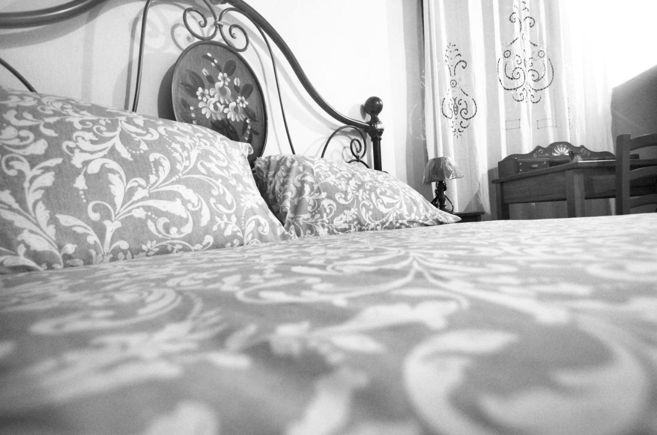 Casa De Ajala - B&B De Charme In Antica Dimora Totalmente Ristrutturata E Dotata Di Tutti I Confort Bagni Privati Spazio Living Patio Esterno Ambienti Climatizzati Degustazioni Prodotti Locali Làconi Exterior photo